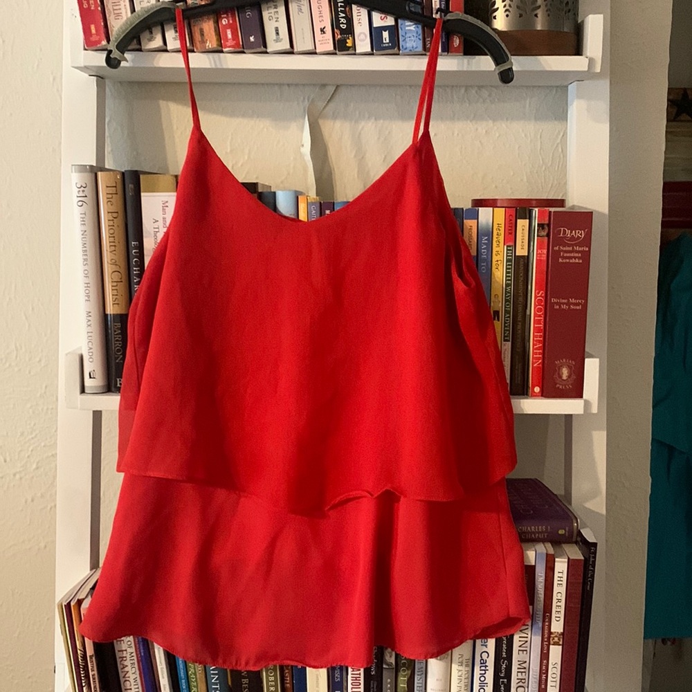 Red layered tank